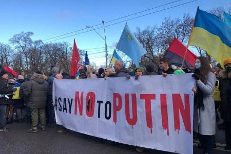Иностранцев призвали выехать из Украины: будет ли «вторжение» и почему на Банковой спокойны